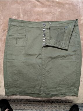 torrid Olive Green Button-Front Pencil Skirt Size 10